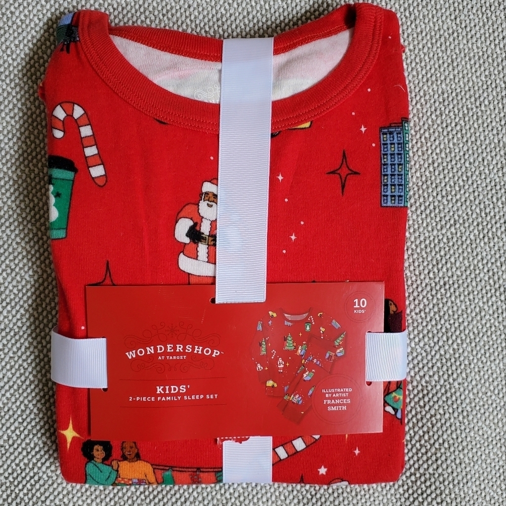 Wonderland Kids Holiday PJ'S.   Size 10